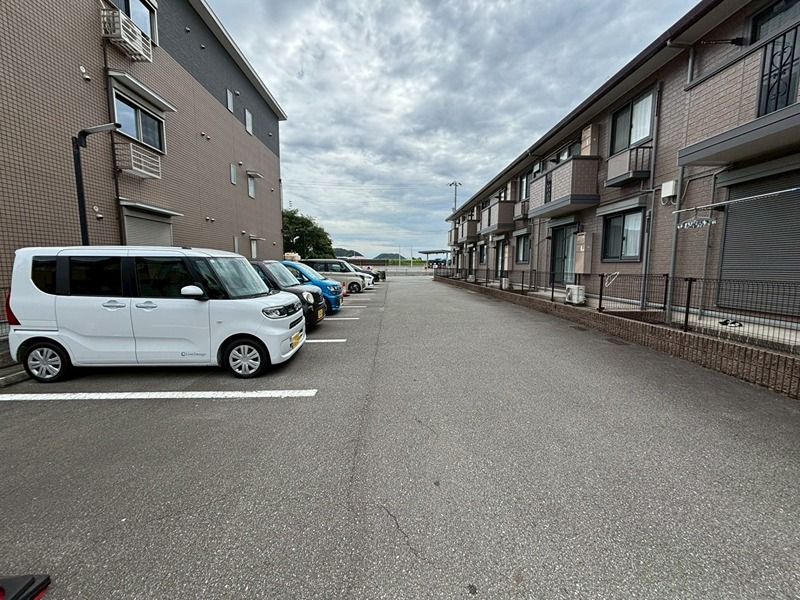 エマーブル 駐車場