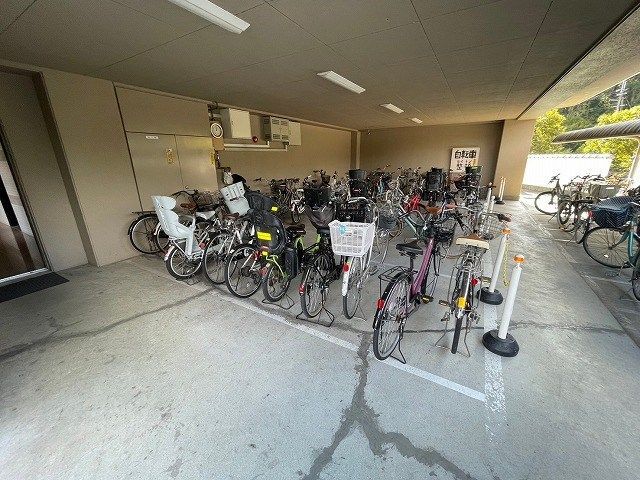 手柄アートスカイハイツ 駐車場
