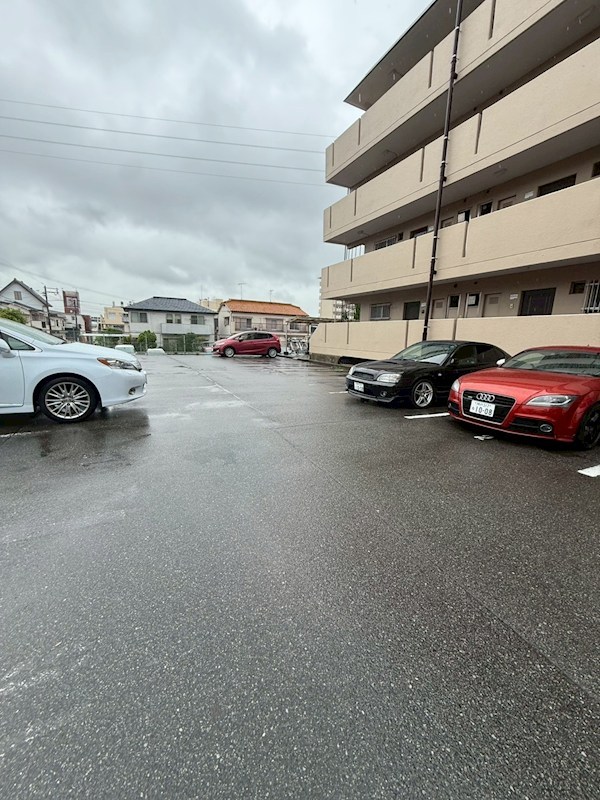 ロイヤルコーポ吉田 駐車場