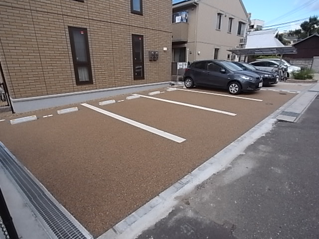 アウグーリオカーサ 駐車場