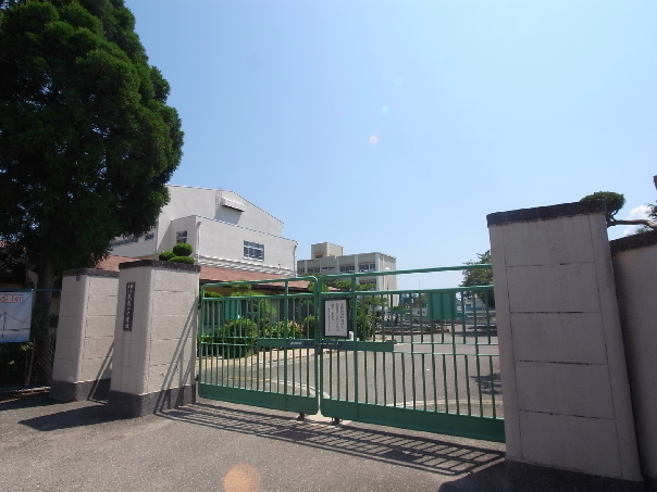 アウグーリオカーサ 中学校