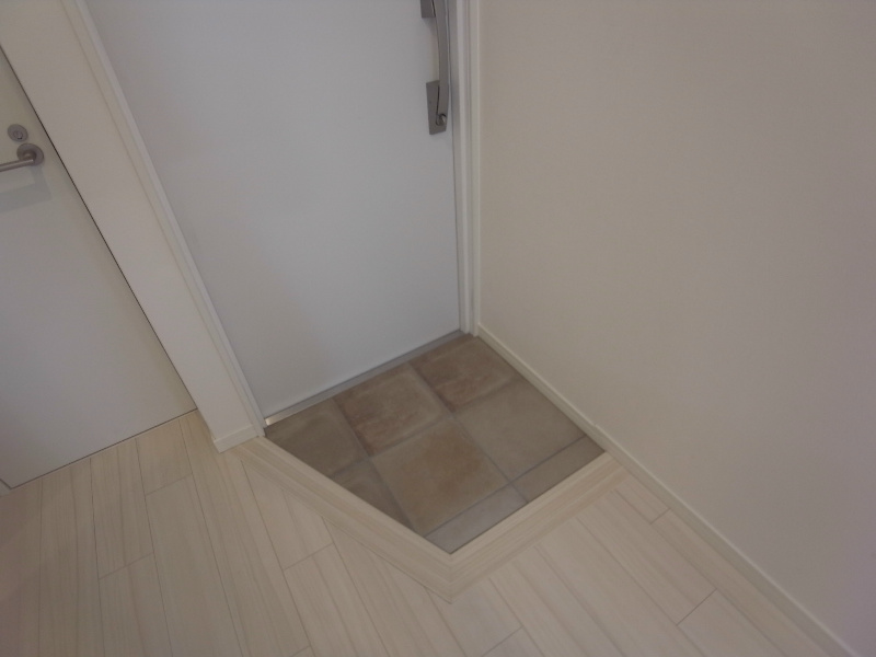 GKレジデンス深江 玄関