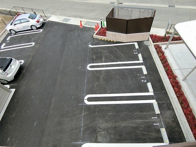 ヒルズ赤羽 駐車場