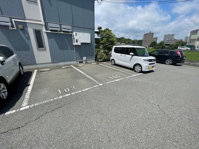ウェル・エンジュ 駐車場
