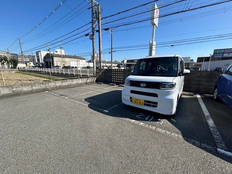 ウェル・エンジュ 駐車場
