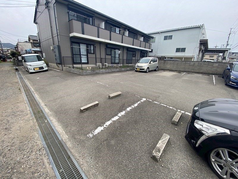 グレイスフル土山東 駐車場