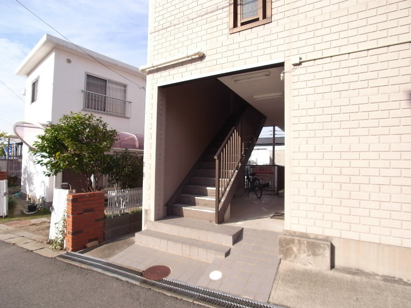 イエストプレイス エントランス