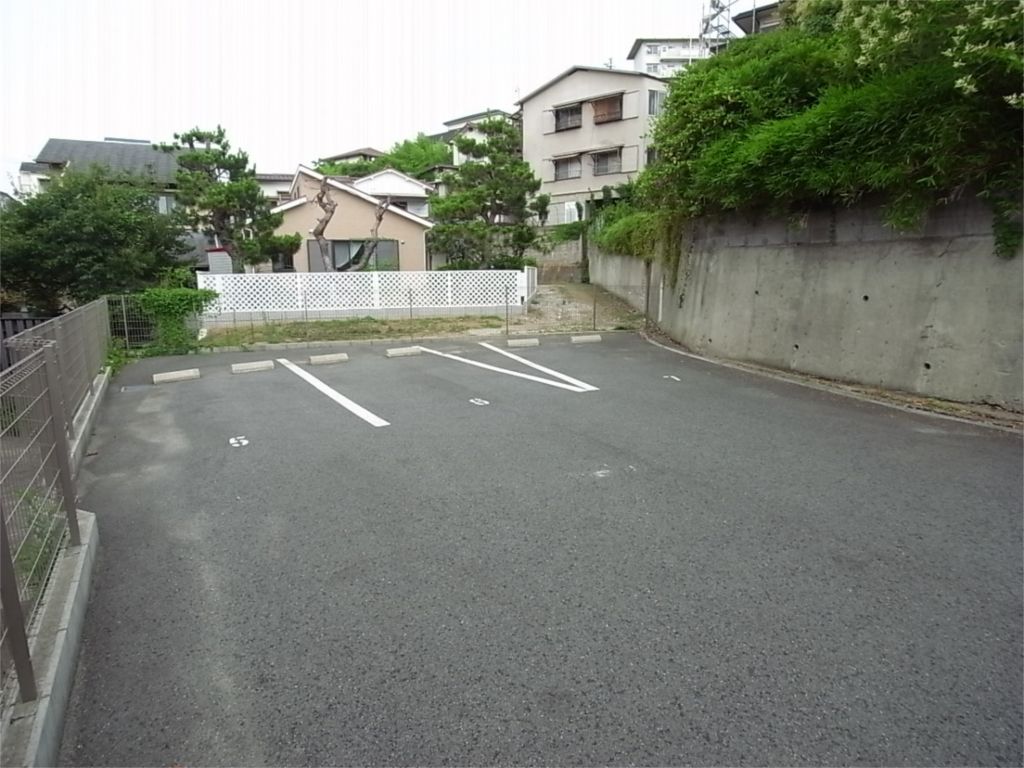 ユニヴェール垂水 駐車場