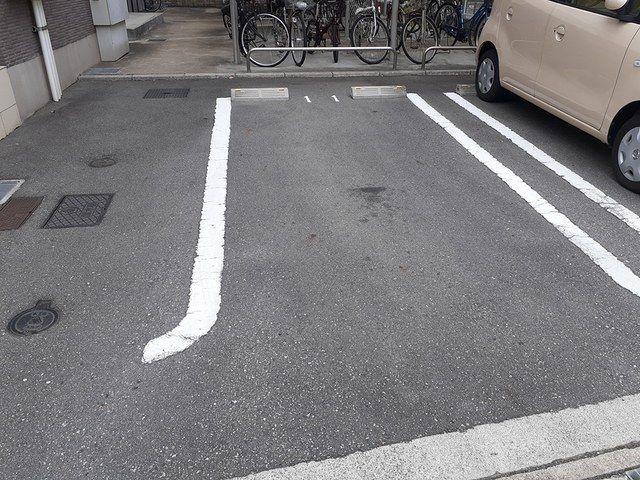 ポーシェガーデン５ 駐車場