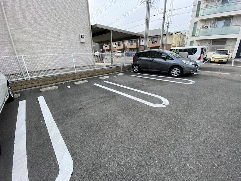 フィレール　デュ　トラジャⅢ 駐車場