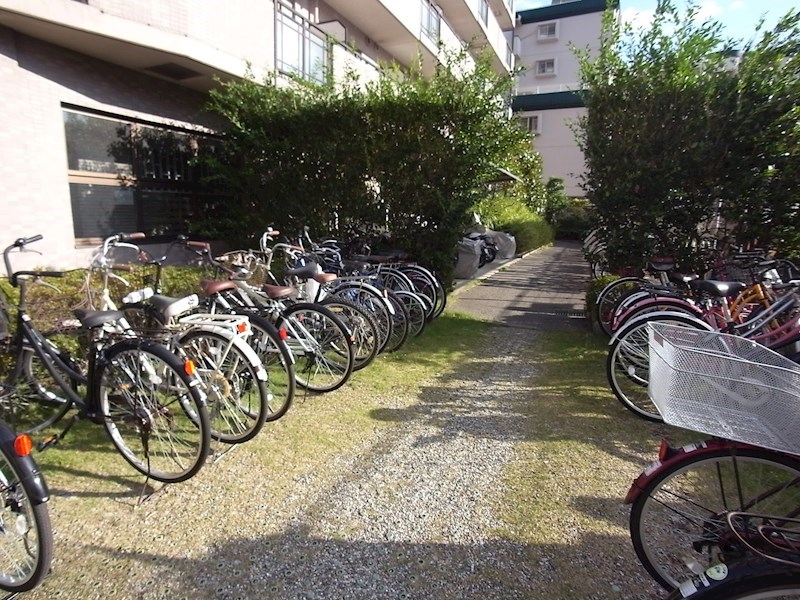 アージュ・リベルテ本山 駐車場