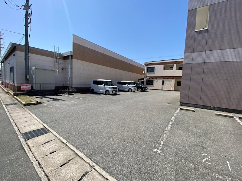 リブ・ヒルズ 駐車場
