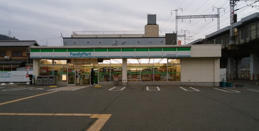ヴェルドミールＫ コンビニ