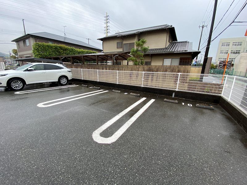 アルモニー・NAO 駐車場