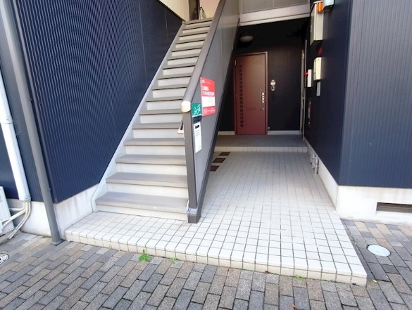 YKメゾン旭が丘 エントランス