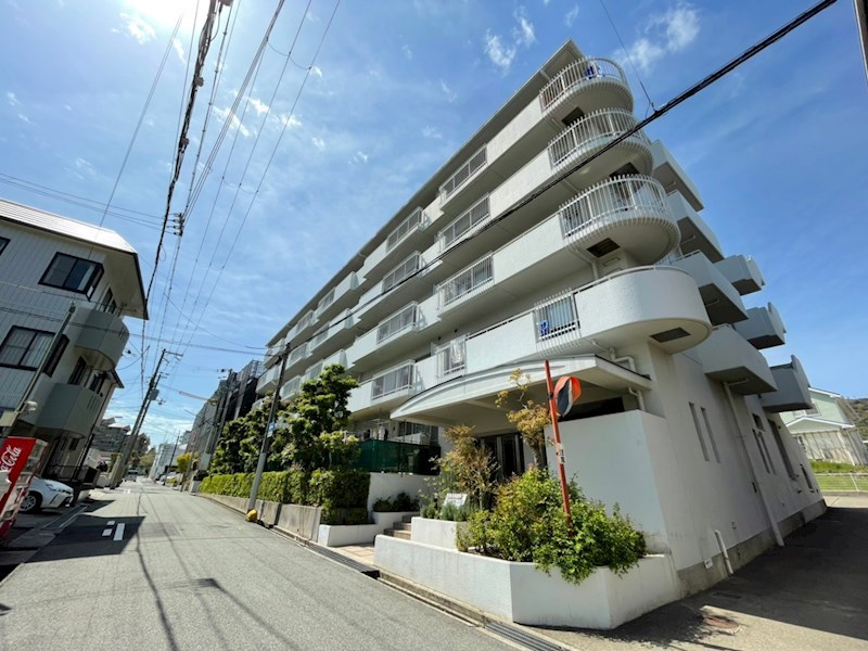 シャムロックコート西岡本 外観