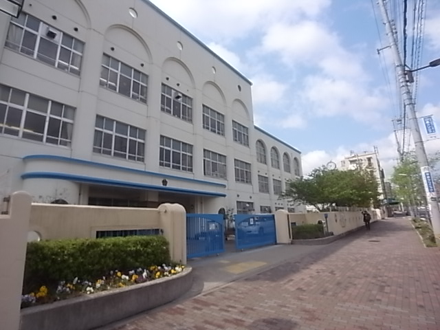 シャムロックコート西岡本 小学校