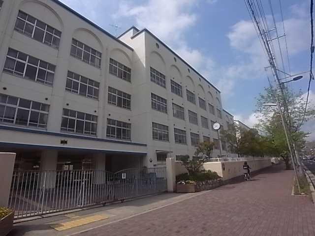 シャムロックコート西岡本 中学校
