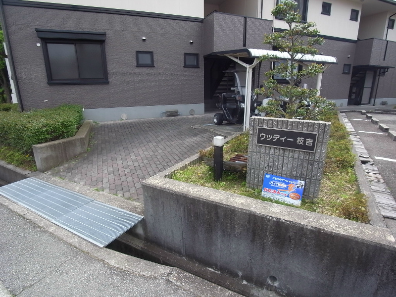 ウッディ枝吉 エントランス