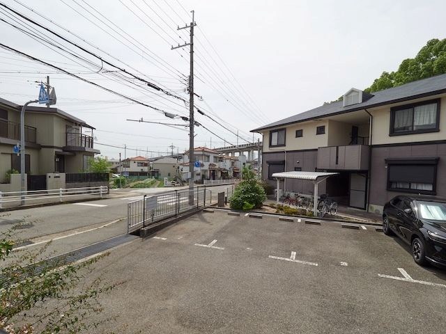 ウッディ枝吉 その他