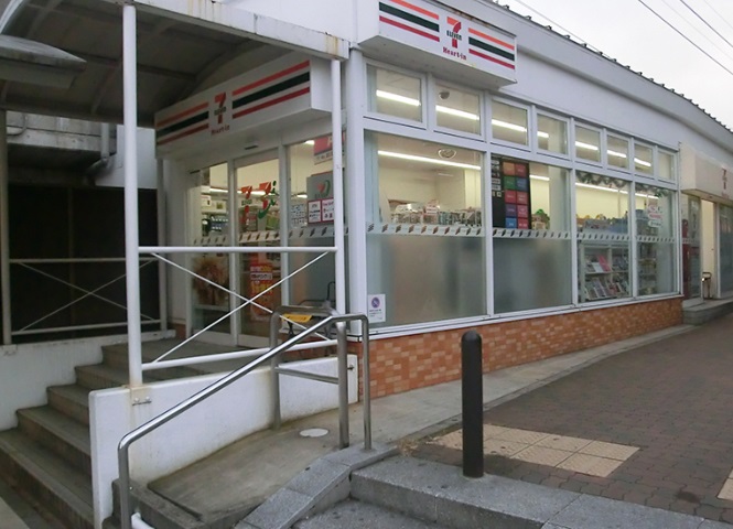 KDXレジデンス甲南山手 コンビニ