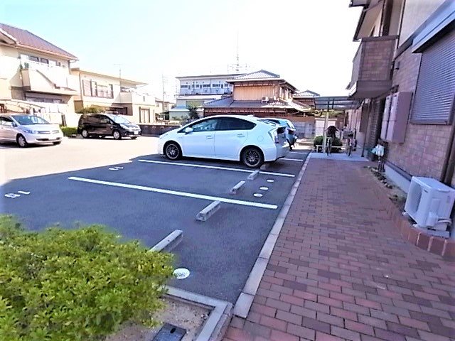 フォレスト枝吉　A棟 駐車場
