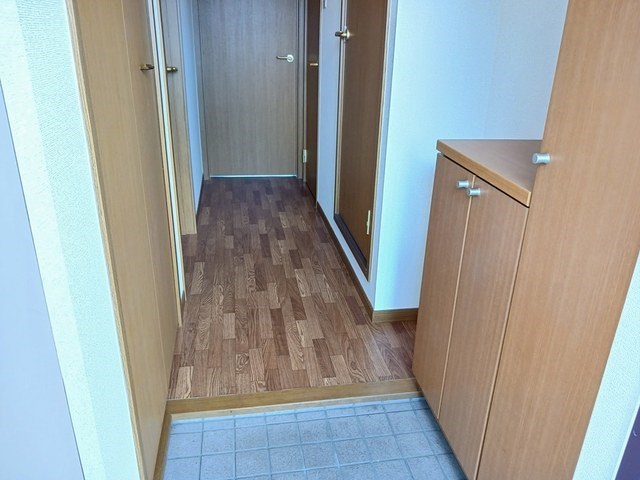 シャルマンビラA 玄関