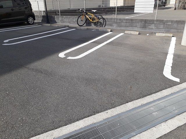 ブリーズコート城北 駐車場