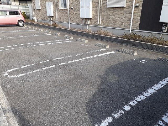 ノイ・フリーデＢ棟 駐車場