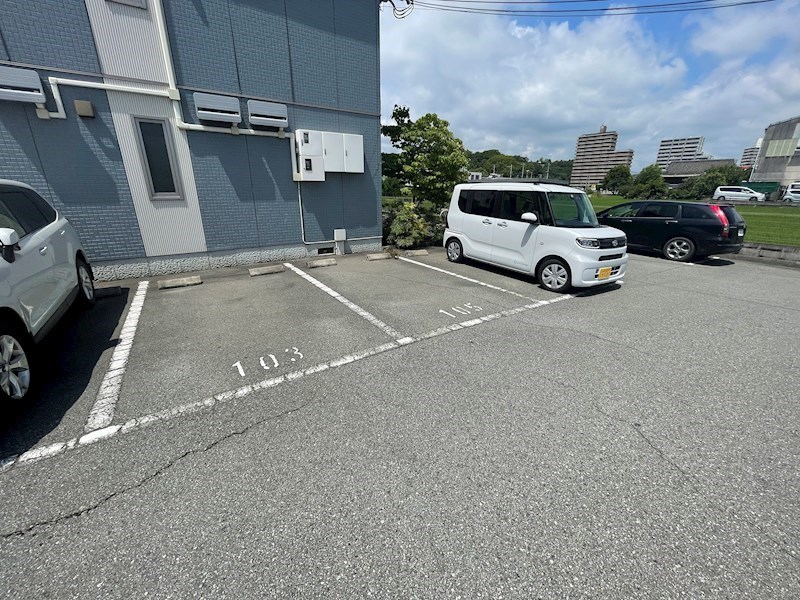 ウェル・エンジュ 駐車場