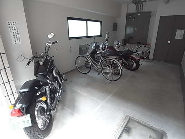インペリアル六甲道 駐車場