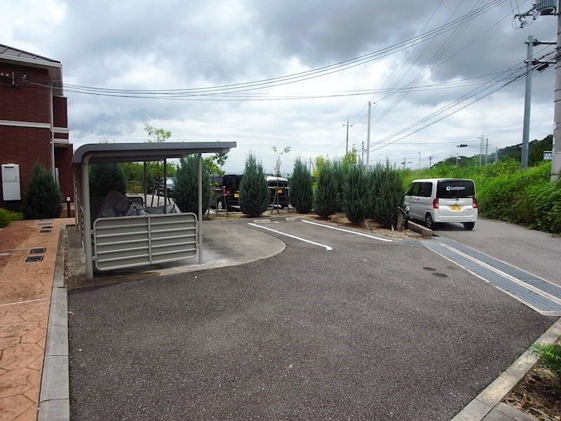 サンハイツ北六甲参番館 駐車場