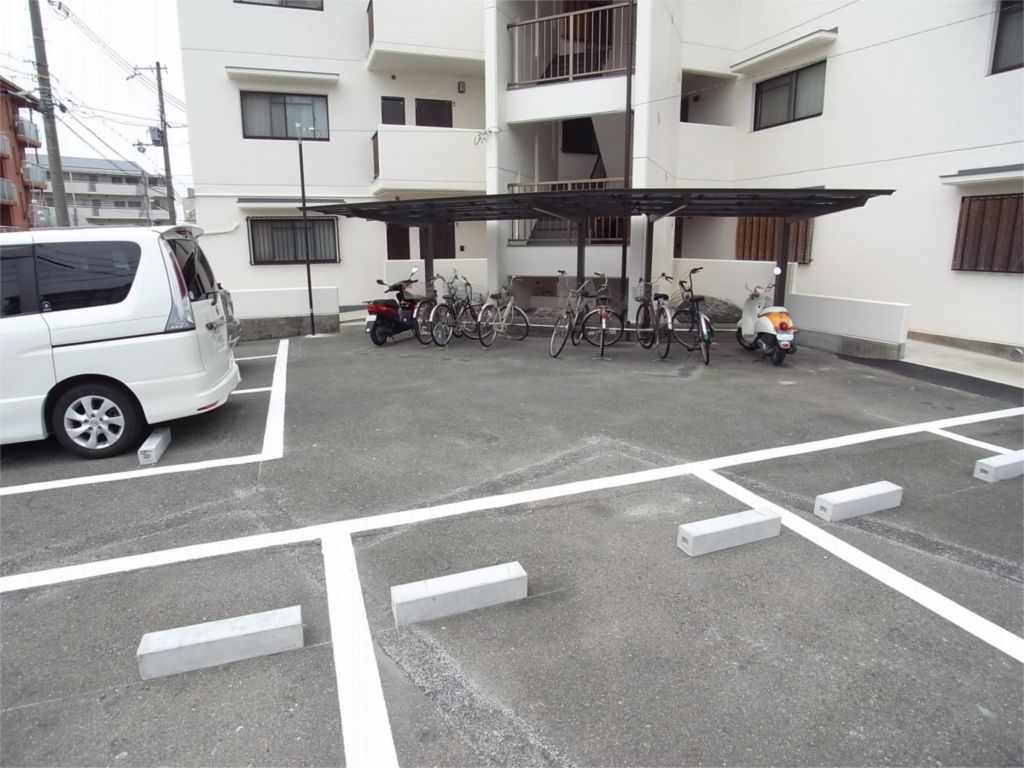 秋定マンション 駐車場