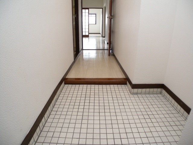 秋定マンション 玄関