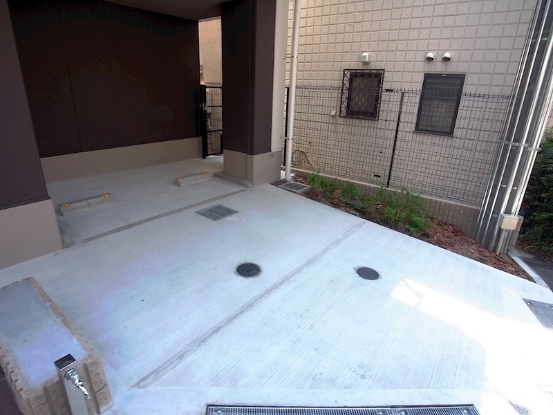 シャロン灘 駐車場