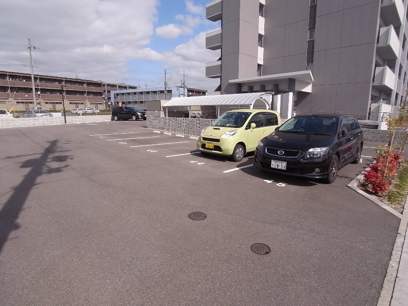 パレスマイセン 駐車場