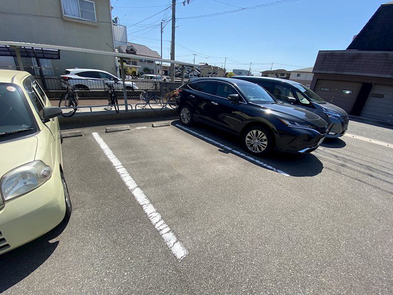 ラフェスタ春日 駐車場