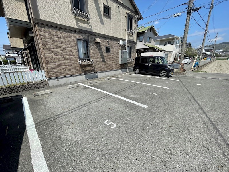アベニュー御立 駐車場