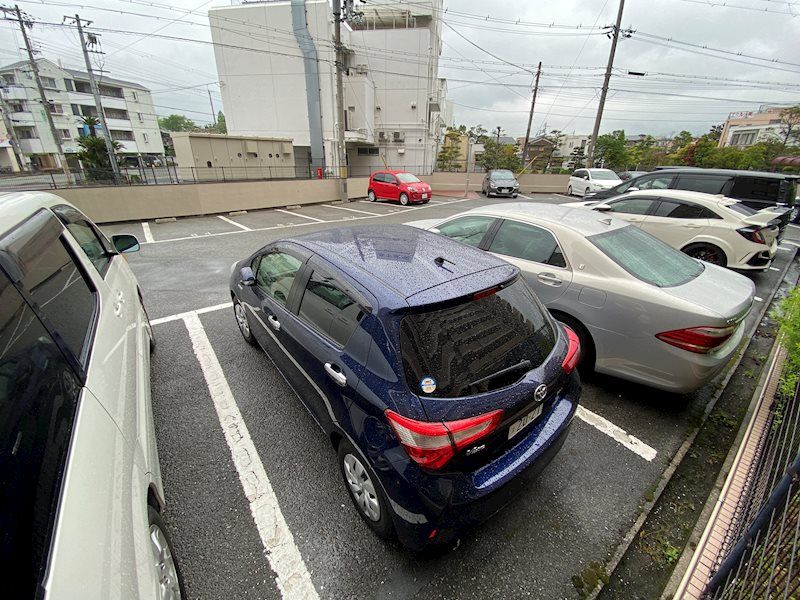キャッスルコート東辻井 駐車場