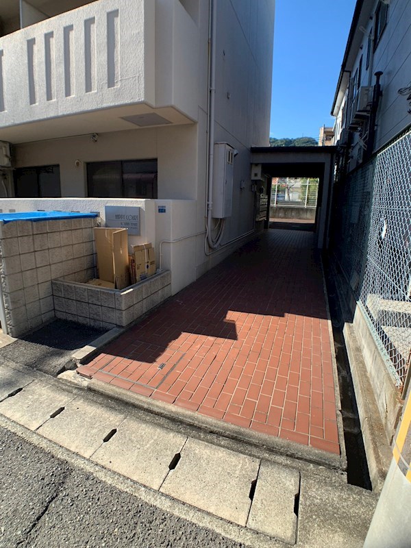 ハッピーコート甲南山手 エントランス