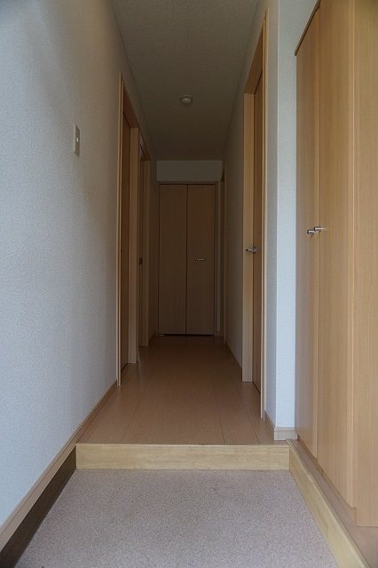 シャトル永井 玄関