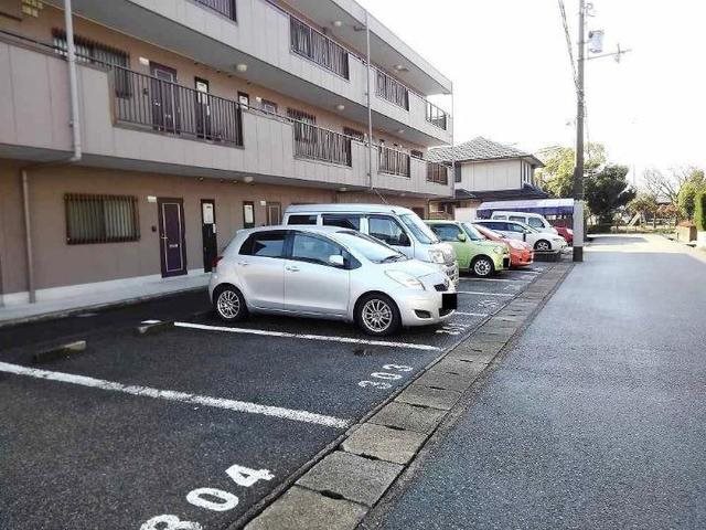 シャトル永井 駐車場