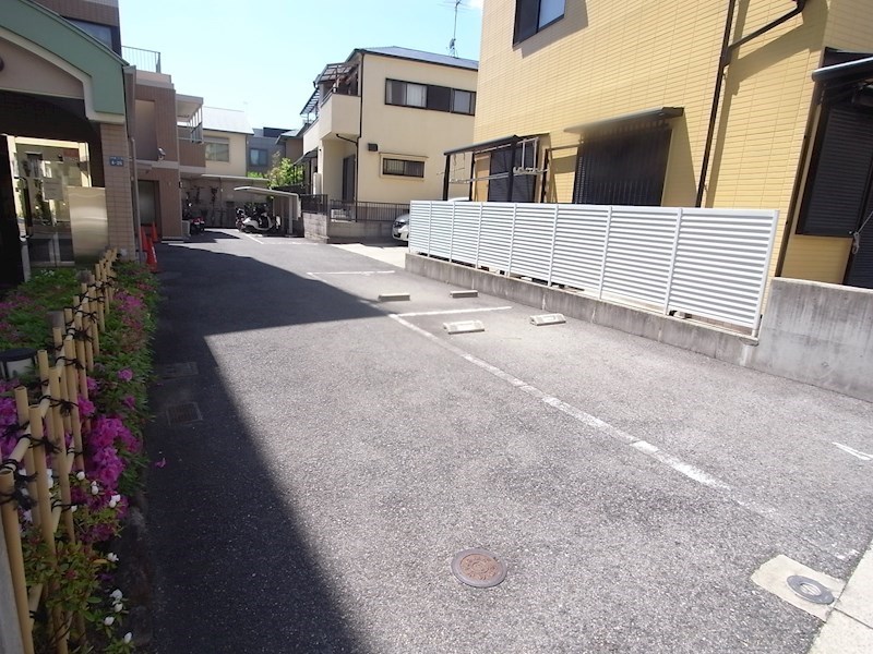 ラシュレ・ウエスト六甲 駐車場