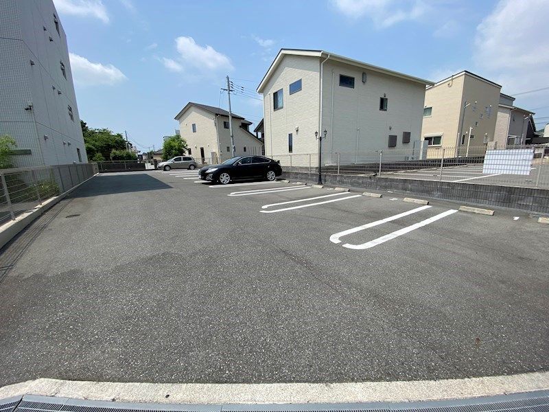 ブリーズコート城北 駐車場