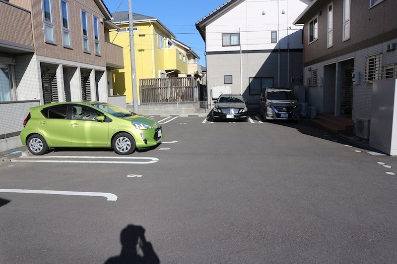 サンライズ東 駐車場