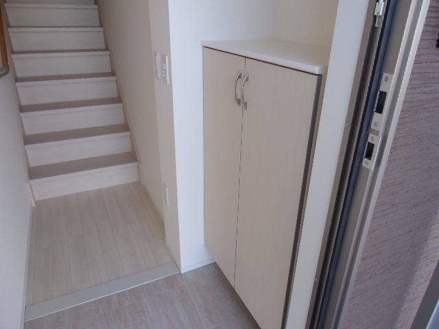 コンソラータ 玄関