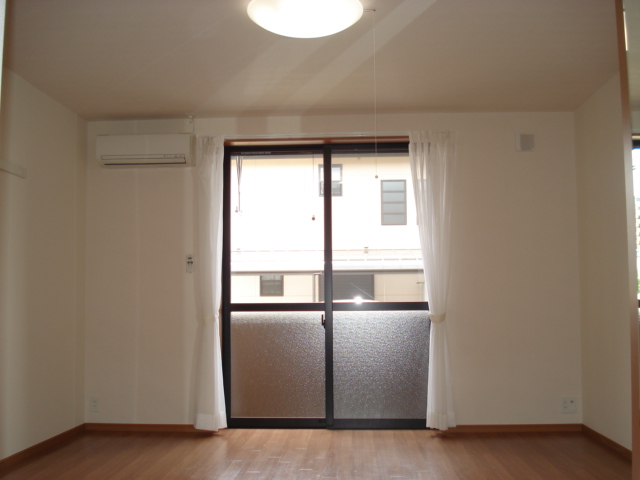 Ｊｅ　ｌｅ　ｐｒｅｎｄｓ　(ジュルプラン） リビング