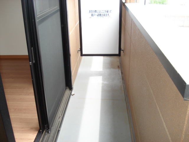 Ｊｅ　ｌｅ　ｐｒｅｎｄｓ　(ジュルプラン） ベランダ