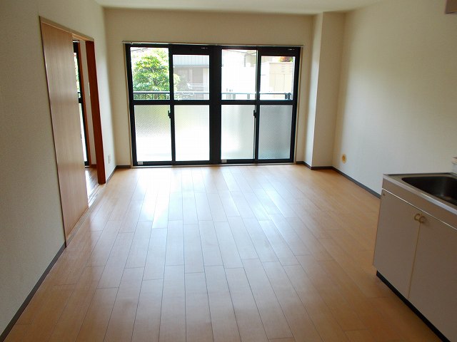 ポートサーパス リビング