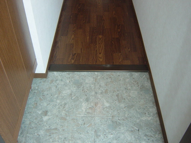 グランディール高野台 玄関